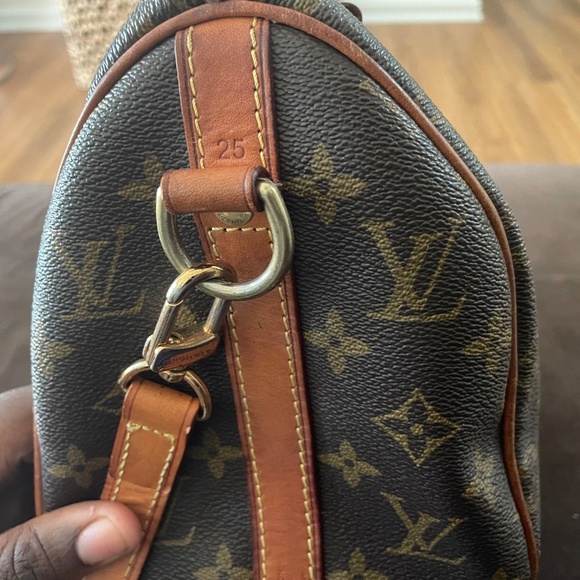 SOLD !!!  
Louis Vuitton Speedy Bandoulière handbag in Monogram canvas. - Picture 3 of 10